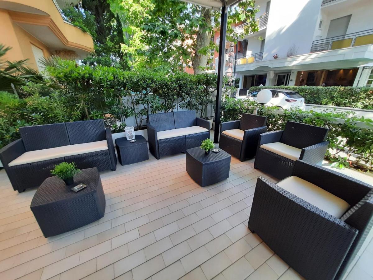 Hotel Barbiani Riccione Exterior photo